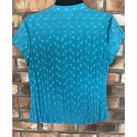 East 5th Women’s Teal Button Down Short Sleeve Top MP - Picture 2 of 7